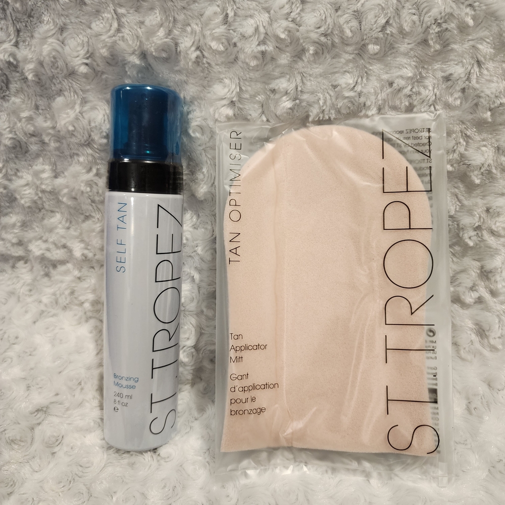 St. Tropez Self Tan Mousse with Blue Cap and Applicator Mitt 240ml
